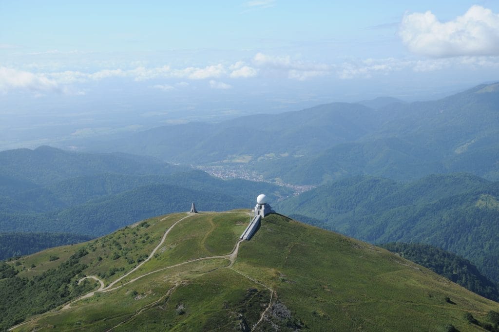 Le Grand Ballon et le Petit Ballon : des massifs majestueux à découvrir dans les Vosges