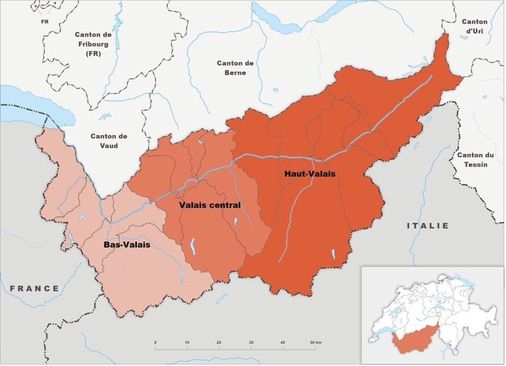 Le Valais : un canton suisse prisé des amateurs de randonnée raquette, à la frontière de la France et de l'Italie.